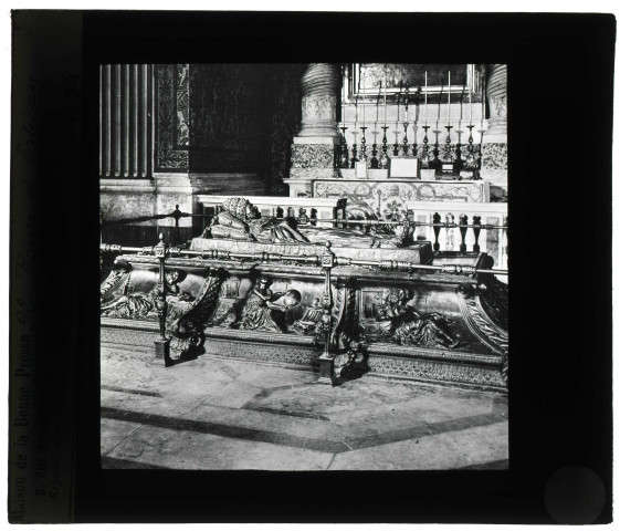 Basilique Saint-Pierre du Vatican, tombeau de Sixte IV par Pollaiolo.