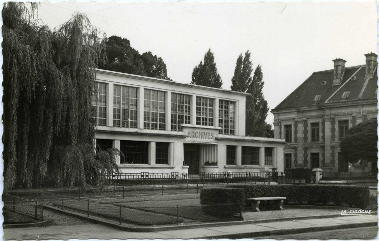 Evreux-Ville. Les Archives Départementales.