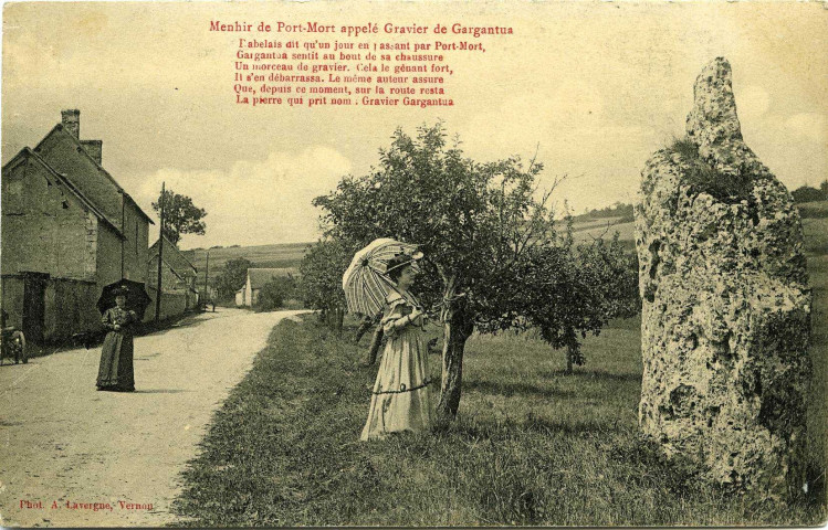 Port-Mort. Menhir de Port-Mort appelé Gravier de Gargantua.