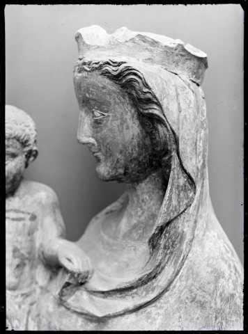 Statue de Vierge à l'enfant du XIVème siècle de l'église de Sancourt (Eure).