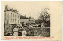 Caumont. Les bords de la Seine-Les Maisons des Entrepreneurs de Travaux publics. Entre lesquelles se trouve le chemin conduisant aux grottes et aux carrières de pierre à bâtir.