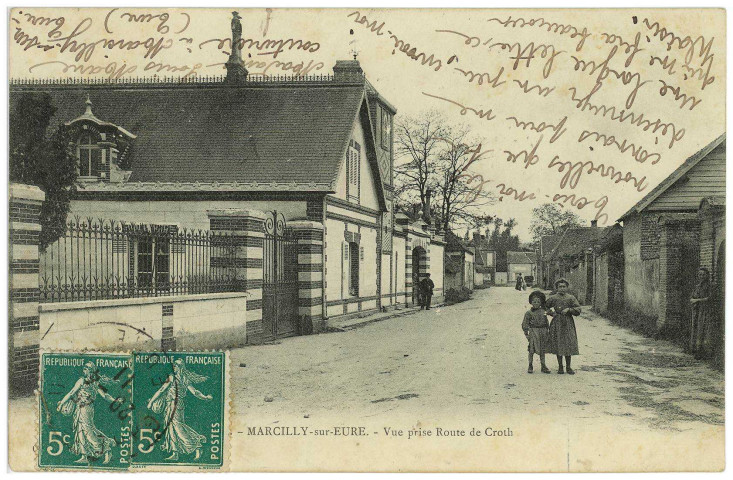 Marcilly-sur-Eure. Vue prise Route de Croth.