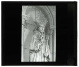Église d'Aubevoye (Eure), statue de Saint-Évêque bénissant Saint-Nicolas.