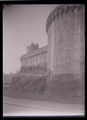 Tours des remparts de Fougères (Ille-et-Vilaine).