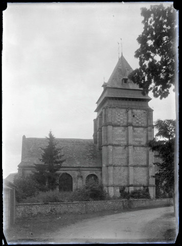 Vue d'ensemble de l'église de Prey (Eure).