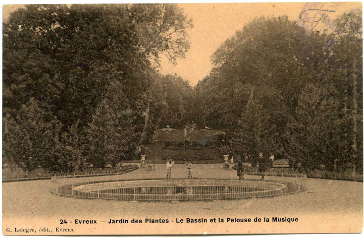 Evreux-Ville. Jardin des Plantes - Le Bassin et la Pelouse de la Musique.