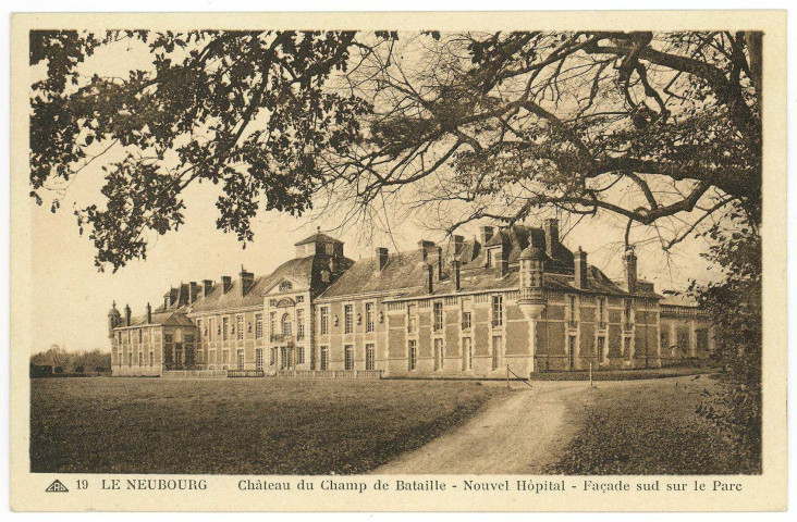 Sainte-Opportune-du-Bosc. Château du Champ-de-Bataille - Nouvel Hôpital - Façade sur le Parc.
