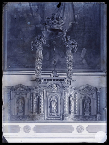 Église de Bournainville-Faverolles (Eure), tabernacle et partie supérieure de l'autel.