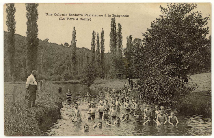 Cailly-sur-Eure. Une Colonie Scolaire Parisienne à la baignade- (La Vère à Cailly).