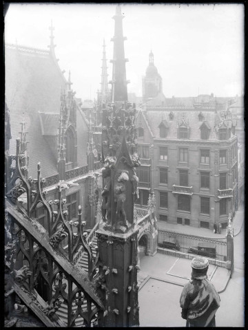 Détail de la façade de l'aile ouest du palais de justice de Rouen (Seine-Maritime).