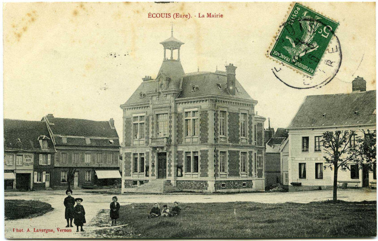 Ecouis. La Mairie.