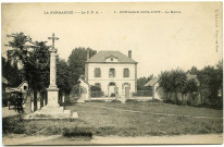 Fontaine-sous-Jouy. La Mairie.