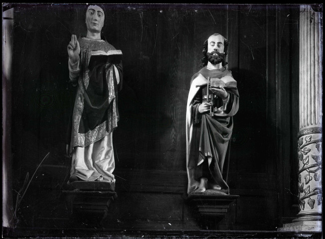 Statues de Saint-Pierre et de saint de l'église de Garennes-sur-Eure (Eure).