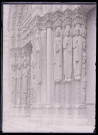 Portail à voussures ornementées de la cathédrale Notre-Dame de Chartres (Eure-et-Loir).