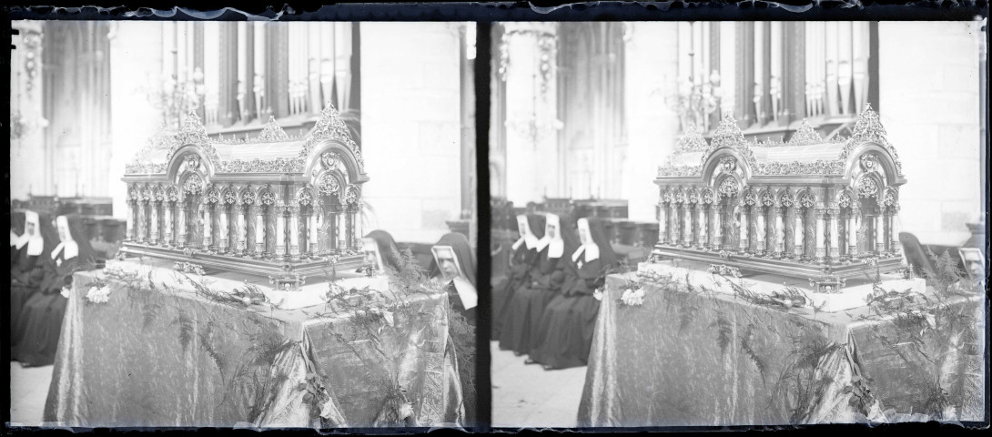 Grand reliquaire de Sainte-Thérèse de Lisieux de la cathédrale Saint-Pierre à Lisieux (Calvados).