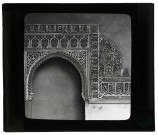 Palais de l'Alhambra à Grenade (Espagne), cour des myrtes, détail d'un port.