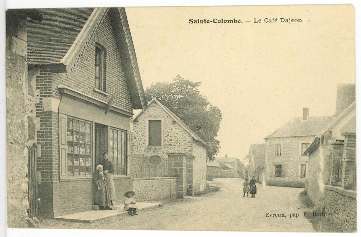 Sainte-Colombe-la-Campagne. Le Café Dajeon.