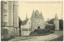 Gouville. Château de Chambray (Eure) - La Porte d'entrée et la Chapelle.