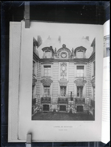 Façade ouest de l'hôtel de Senneville de Rouen (Seine-Maritime).