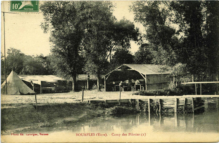 Bouafles. Camp des Pilotins (1).