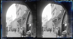 Rue commerçante principale du Mont-Saint-Michel (Manche).