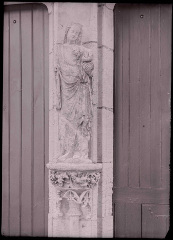 Statue de Vierge à l'enfant de l'église de Jouy-sur-Eure (Eure).
