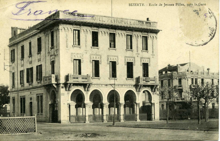 BIZERTE. - Ecole de Jeunes Filles, près de la Gare