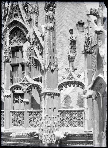 Détail de la façade du palais de justice de Rouen (Seine-Maritime).