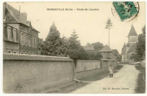 Fouqueville. Route de Louviers.
