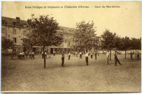 Evreux-Ville. École Pratique de Commerce et d'industrie - Cour de Récréation.