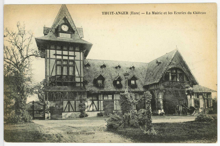 Thuit-Anger (Le). La Mairie et les Ecuries du Château.