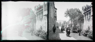 Ruelle bordée par un ru.