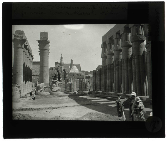 Colonnade d'Aménophis III à Louxor (Égypte).