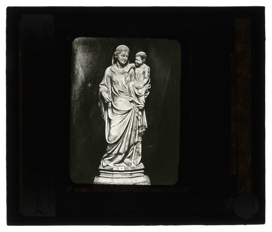 Cathédrale d'Orvieto (Italie), statue de Vierge à l'enfant en marbre.