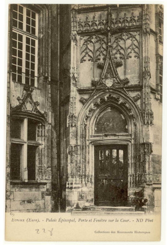 Evreux-Ville. Palais Episcopal - Porte et Fenêtre sur la Cour.