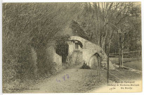 Radepont. Parc de Radepont (Eure) - Abbaye de Fontaine-Guérard - Le Porche.