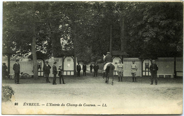 Evreux-Ville. L'Entrée du Champ de Courses.