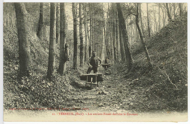Verneuil-sur-Avre. Les anciens fossés derrière le Couvent.