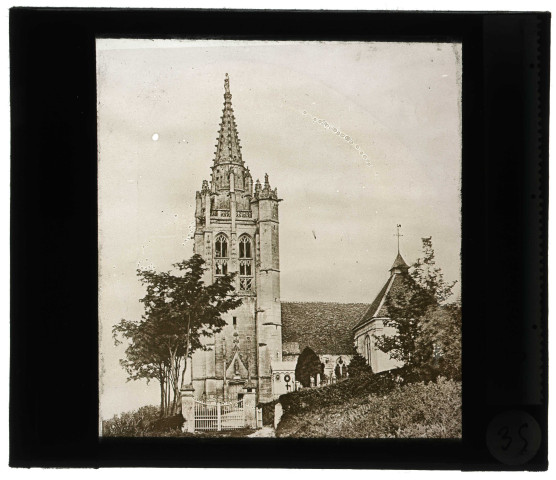 Église de Beaumontel (Eure), tour de façade.