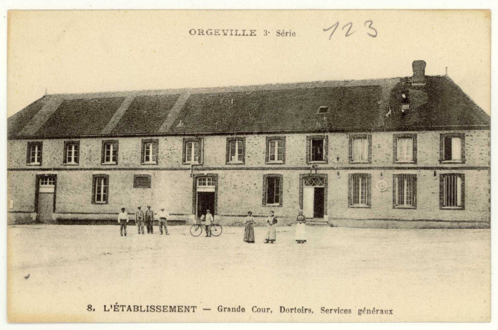 Caillouet-Orgeville. L'établissement-Grande Cour, Dortoirs, Services généraux.
