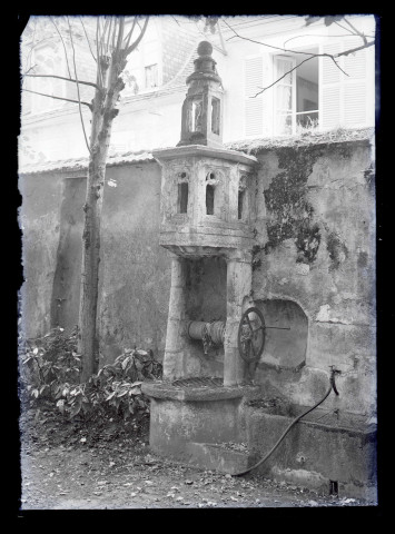 Puits gothique dans une maison particulière à La Châtre (Indre).