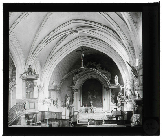 Église de Sacquenville (Eure), chœur.