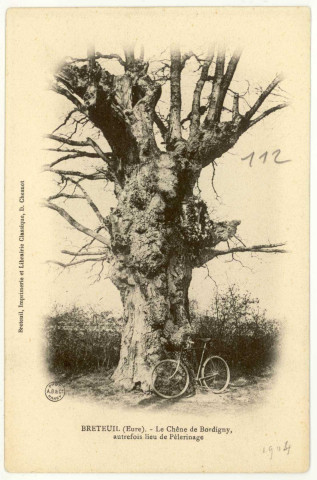 Breteuil-sur-Iton. Le Chêne de Bordigny, autrefois lieu de Pèlerinage.