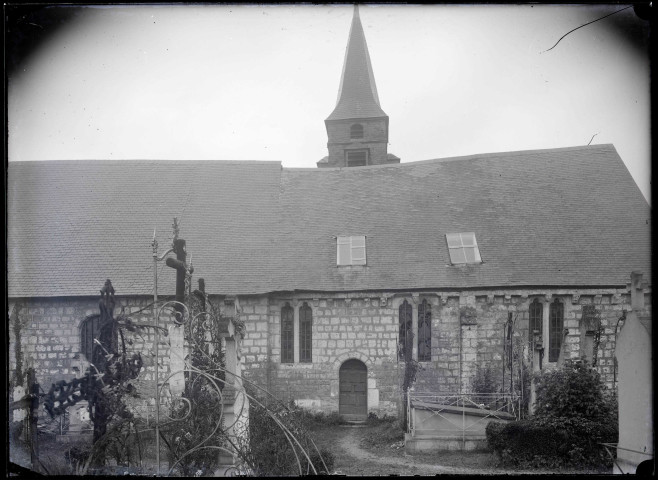L'église et le cimetière d'Équainville (Eure).