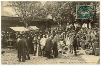Bernay. Marché aux Œufs- Place Sainte Croix.