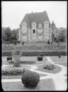 Vue d'ensemble du manoir « le Val fleuri » appartenant à M. Gallier.