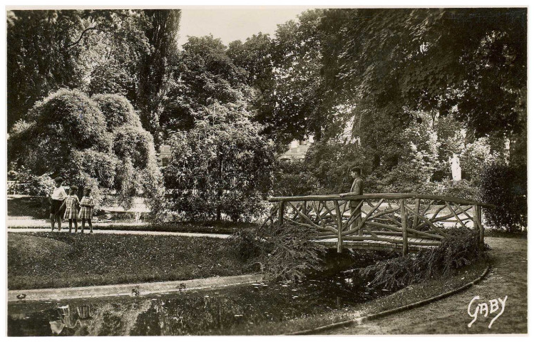 Louviers-Ville. Le jardin public.