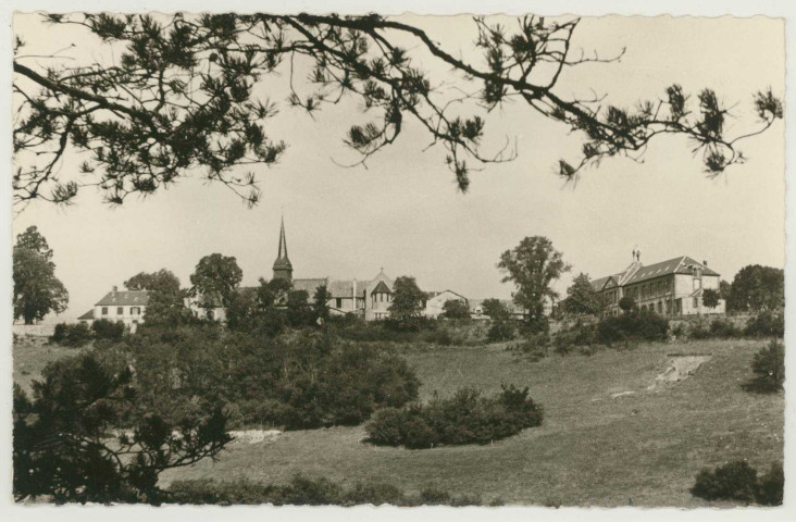 Caillouet-Orgeville. Petit séminaire, vue de la vallée.