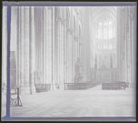Nef et chaire à prêcher de la cathédrale Notre-Dame d'Amiens (Somme).