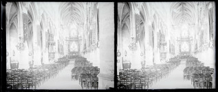 Intérieur de la cathédrale Saint-Pierre décoré pour la béatification de Sainte-Thérèse de Lisieux à Lisieux (Calvados).